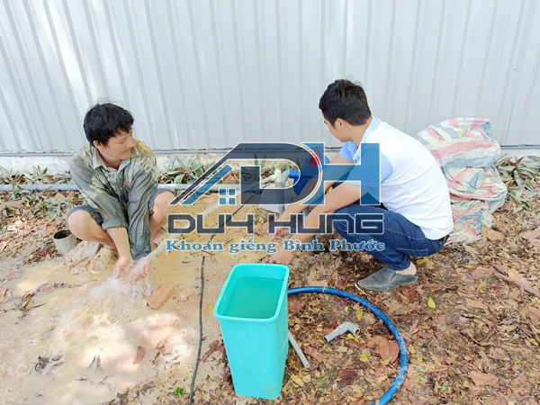 Thợ sửa máy bơm Bình Long