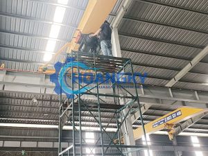 Thợ sửa cầu trục tại TPHCM